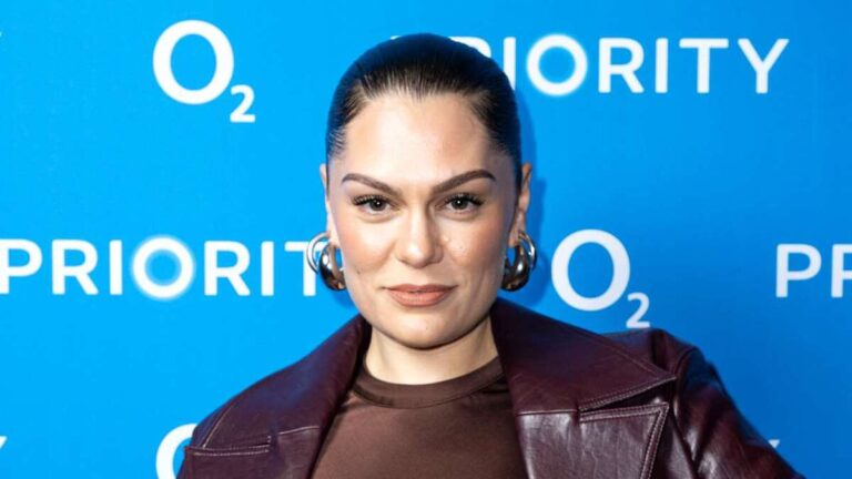 Jessie J Bio, Age, Husband, Songs, Cancer, Net Worth | thebiographybytes
